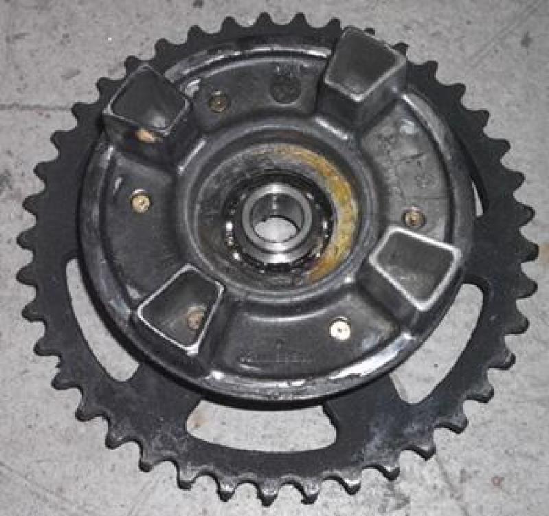 ZX9R Kettenträger mit Kettenrad, gebraucht N(NP=174,33 € nur KTR)